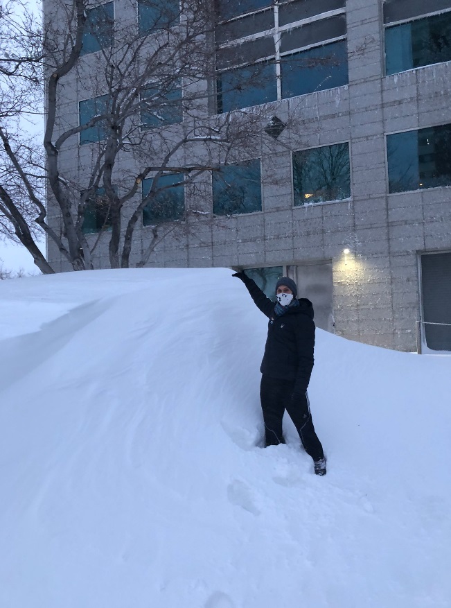 PHOTO 6 Foot Snow Drifts In Denver