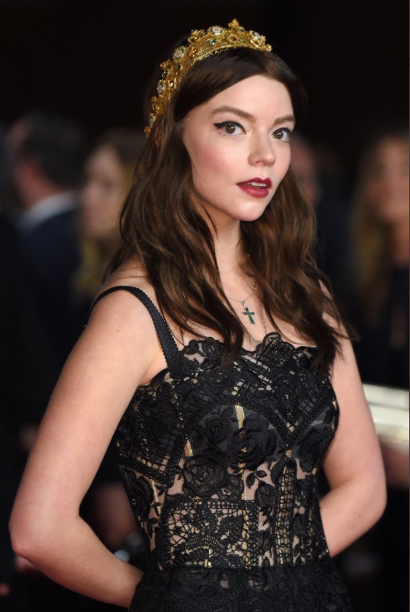 PHOTO Anya Joy Taylor Wearing A Cross Around Her Neck