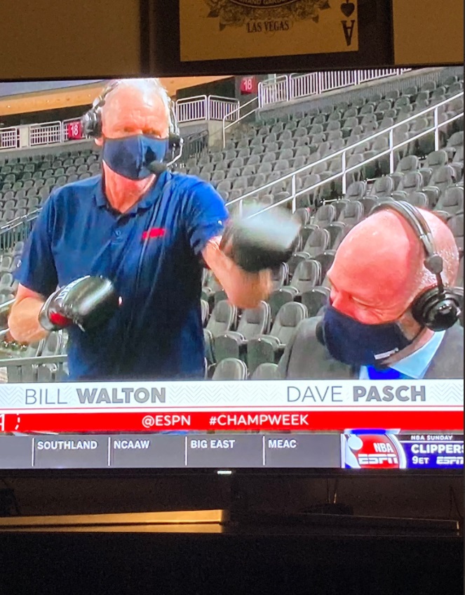 PHOTO Bill Walton Punching Dave Pasch With Boxing Gloves On