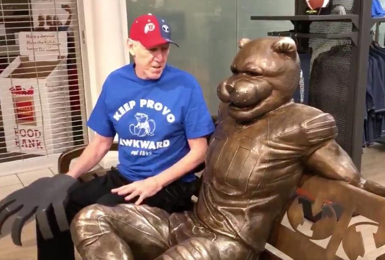 PHOTO Bill Walton Wearing A Keep Provo Awkward Shirt