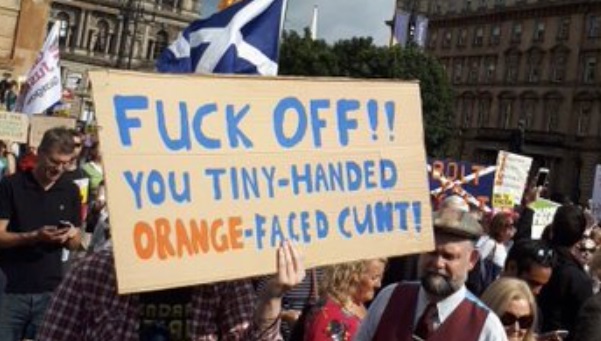 PHOTO How Scottish People Insult Trump With Signs