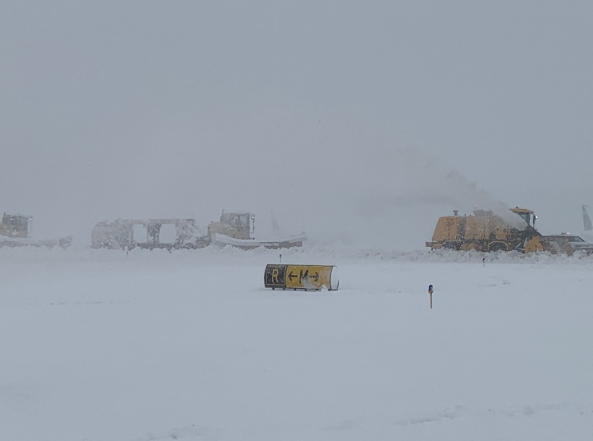 PHOTO Runways At Denver International Airport Covered In Snow