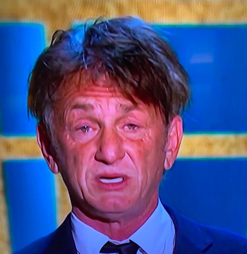 PHOTO Sean Penn Crying At The Golden Globes