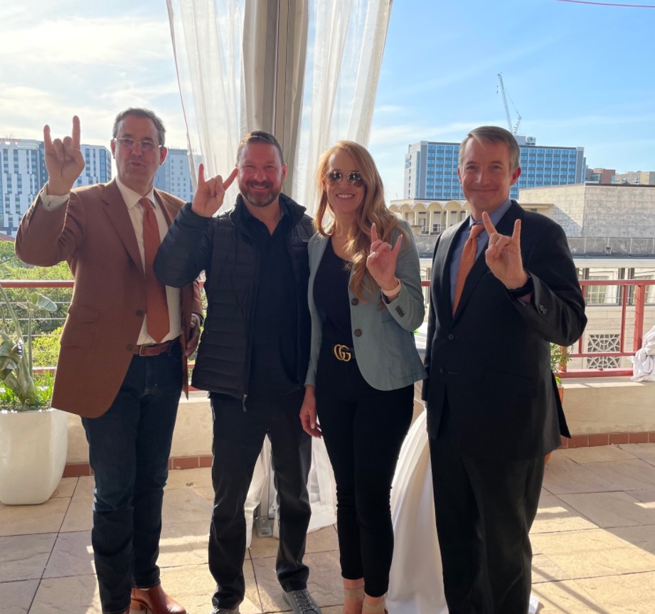 PHOTO Chris Beard Making Hook Em Sign In Downtown Austin After Meeting With Texas Longhorns Brass