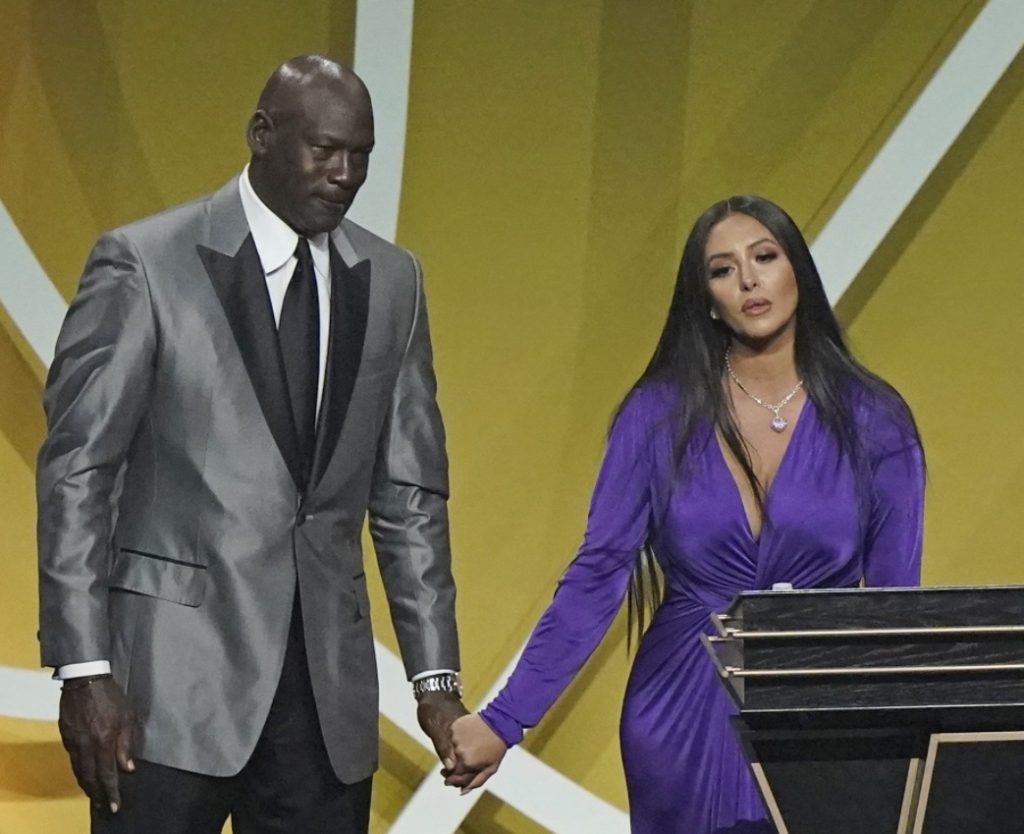 PHOTO Vanessa Bryant Looking Relieved As Michael Jordan Takes Over The ...