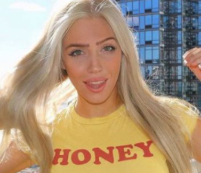 PHOTO Alex Cooper Looking For Attention By Wearing A Honey T-Shirt