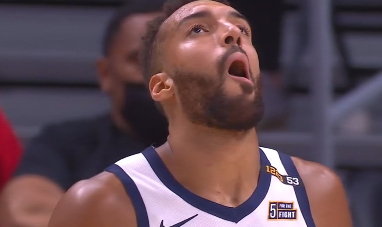 PHOTO Rudy Gobert Looking Like He's Going To Throw Up During Game