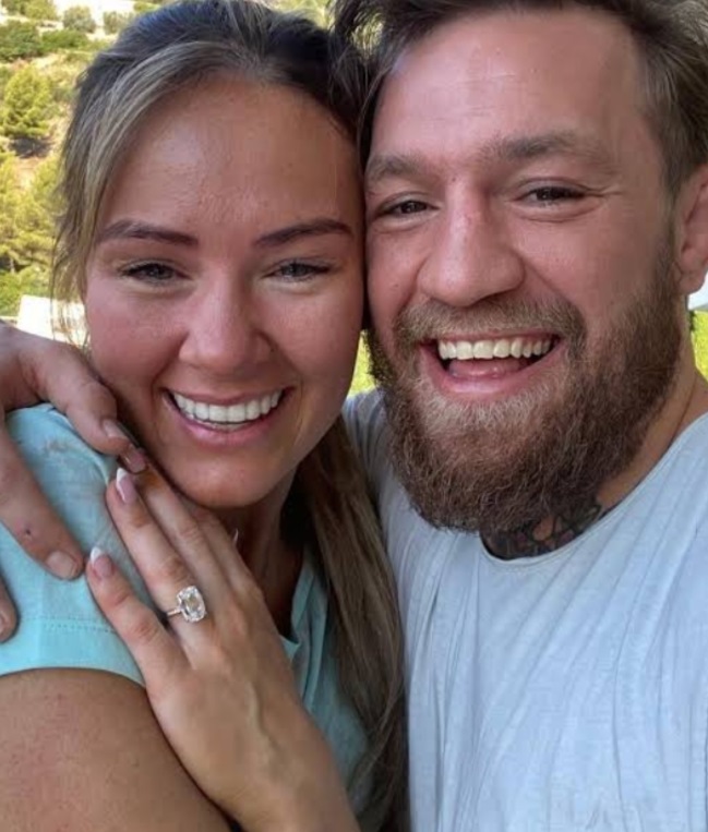 PHOTO Conor McGregor's Wife Proudly Showing Off Wedding Ring