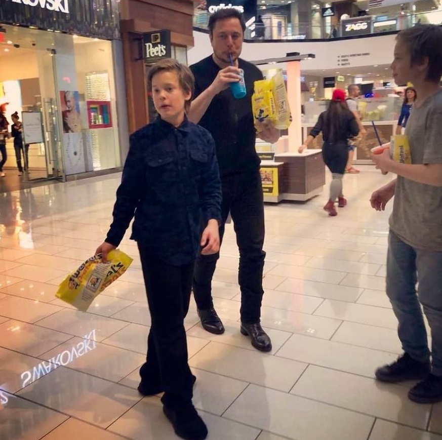 PHOTO Elon Musk Eating Wetzel's Pretzels With His Kids While Walking Around Shopping Mall