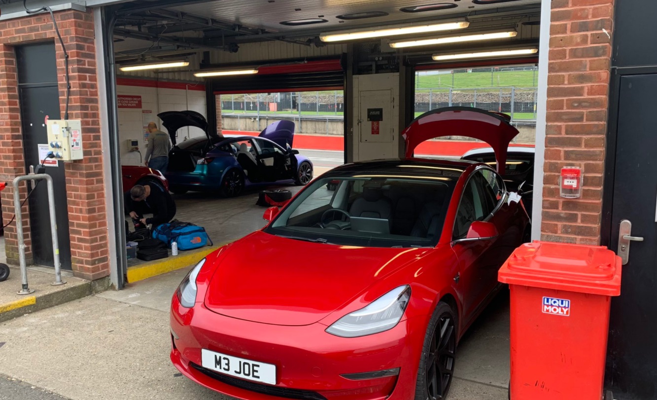 PHOTO Everyone In The UK Races Tesla At Brands Hatch Circuit