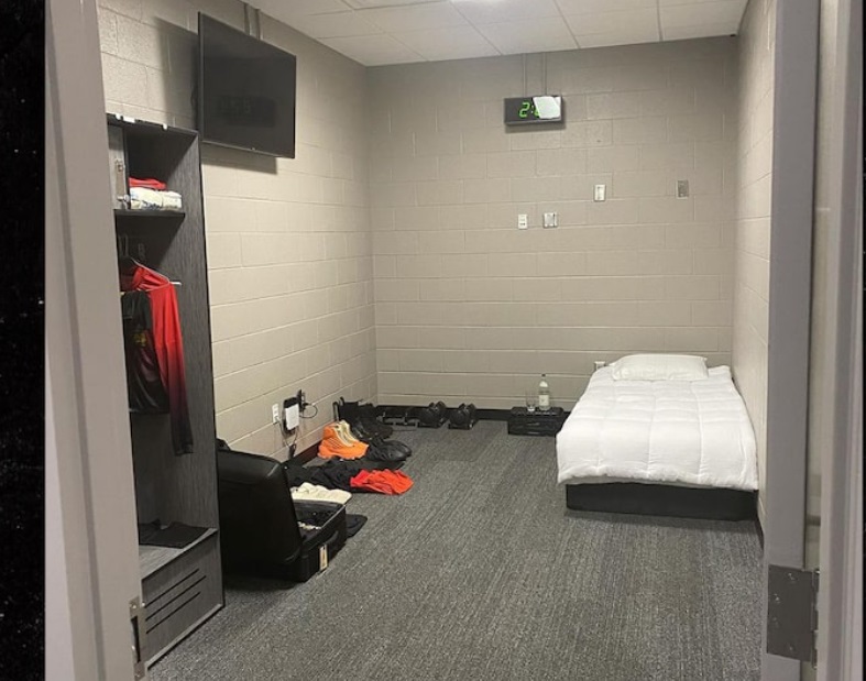 PHOTO Kanye West's Bedroom In Mercedes Benz Stadium In Atlanta While He Lives There