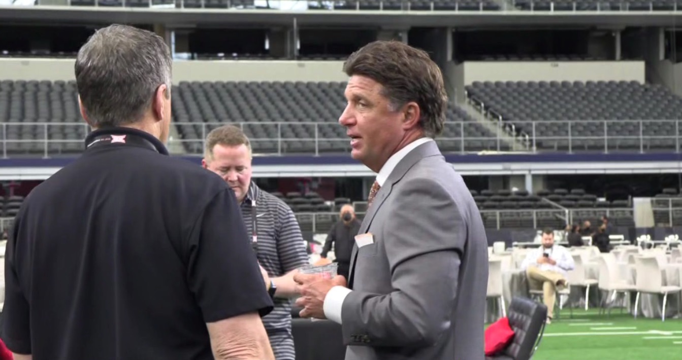 PHOTO Mike Gundy Cut Off His Mullet