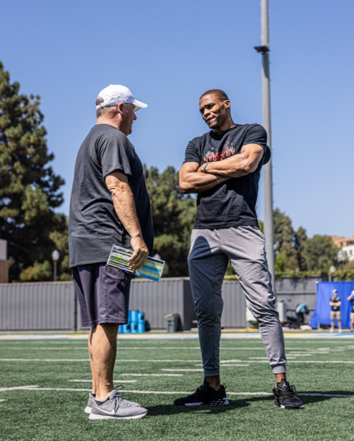 PHOTO Russell Westbrook Talking To Chip Kelly On UCLA's Practice Field