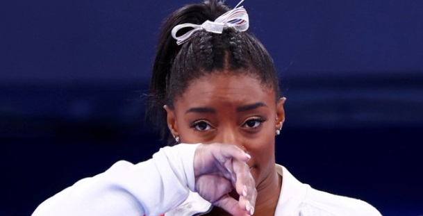 PHOTO Simone Biles Crying