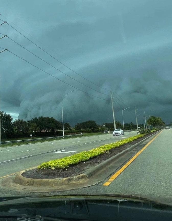 PHOTO Southwest Florida Looking Like Doomsday With Dark Clouds From ...