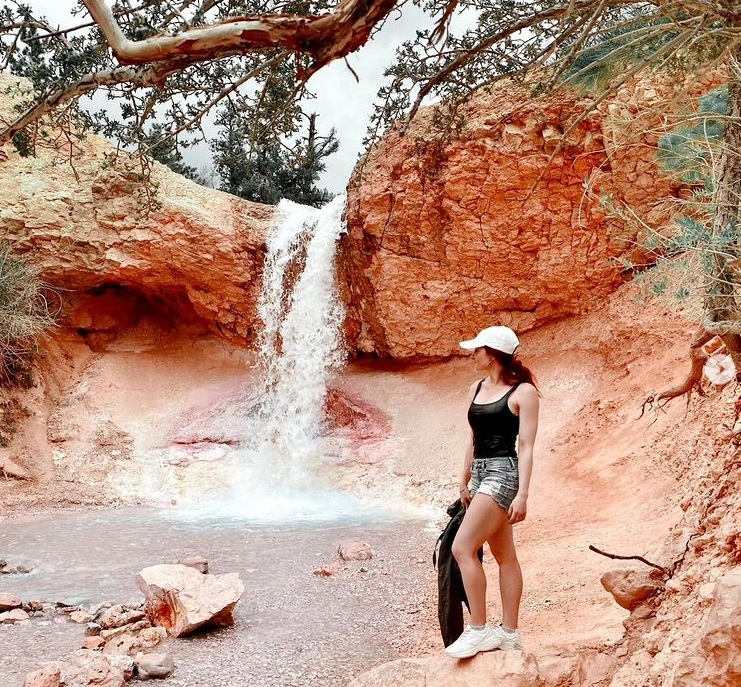 PHOTO Trevor Bauer's Girlfriend At Bryce Canyon National Park In Utah