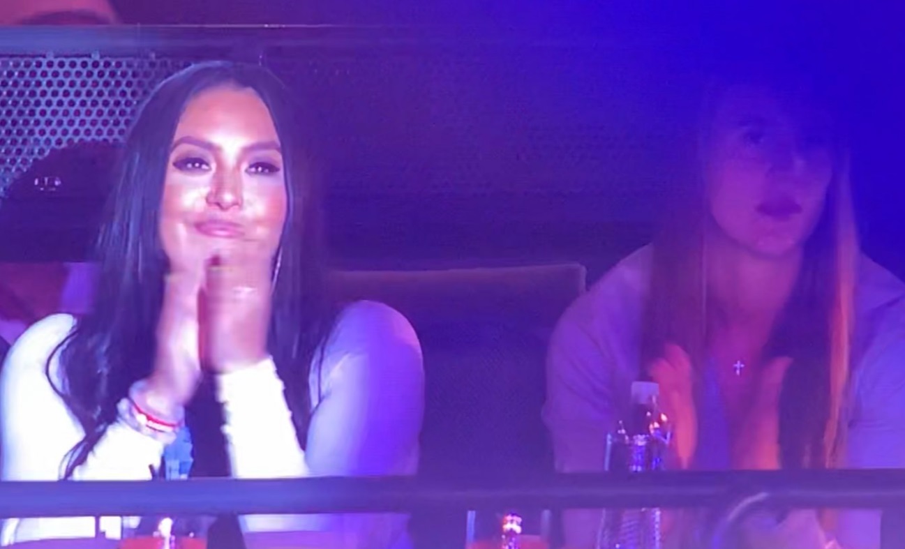 PHOTO Vanessa Bryant Smiling Looking Like Bae At WNBA Game