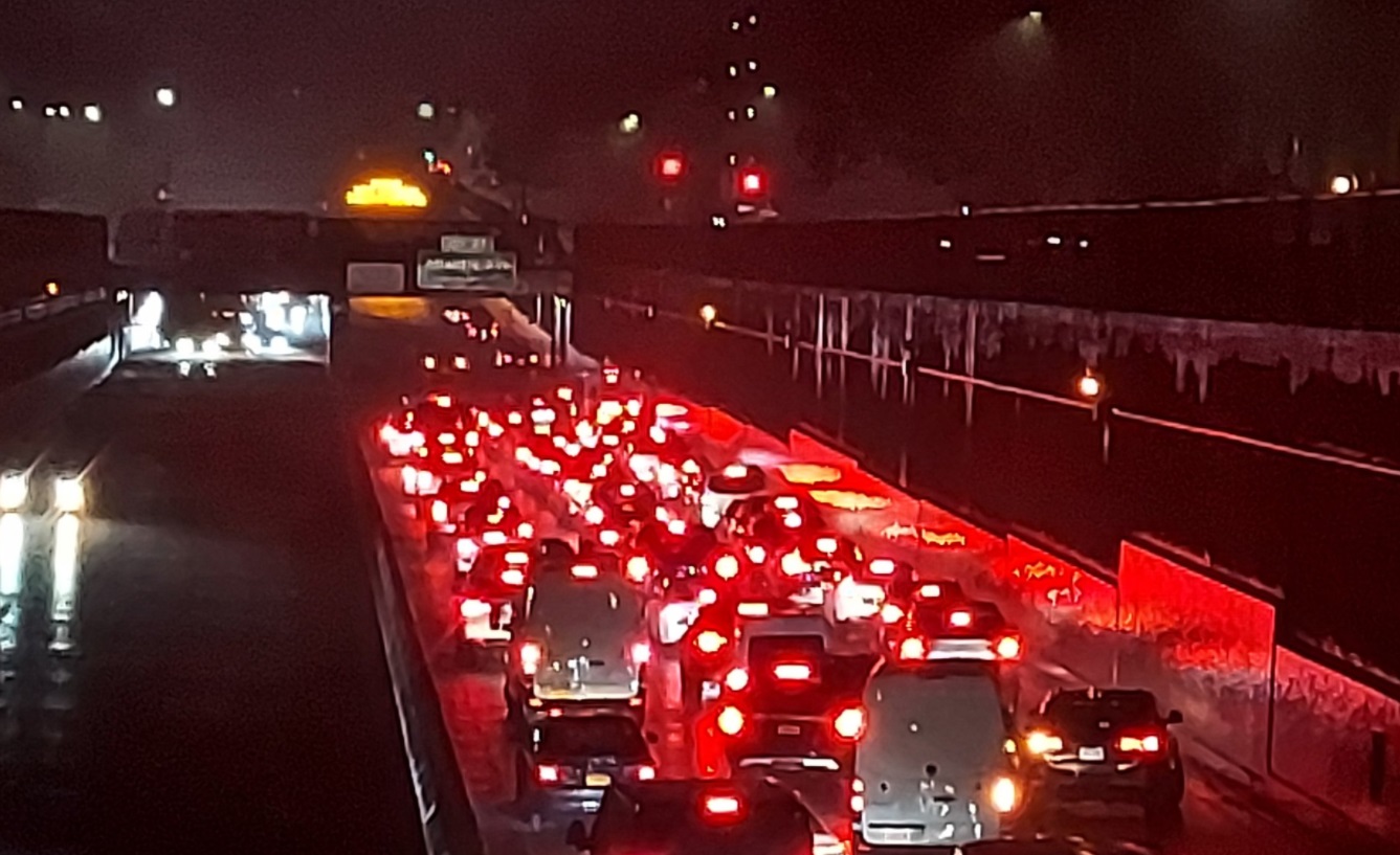 PHOTO BQE Shut Down Both Directions From Flooding Underneath The Kane Street Bridge In Carroll Gardens Brooklyn