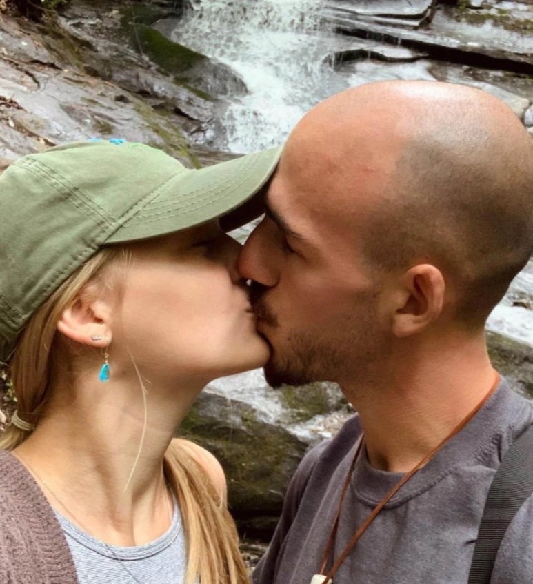 PHOTO Brian Laundrie Kissing Gabby Petito At Waterfall In Montana