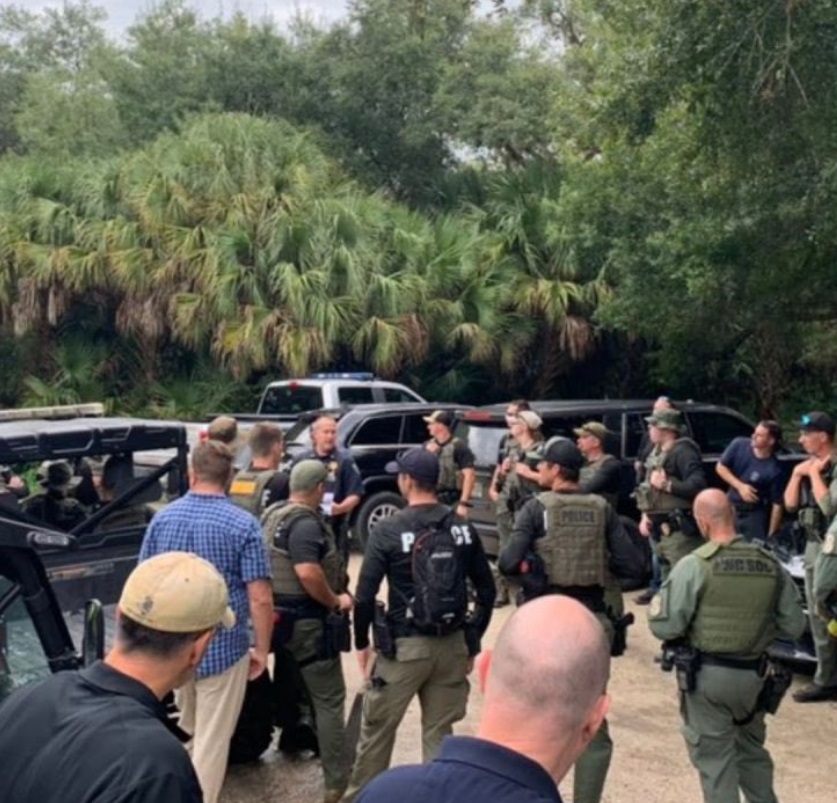 PHOTO FBI Agents In Florida Standing In A Circle Devising A Plan To Catch Brian Laundrie