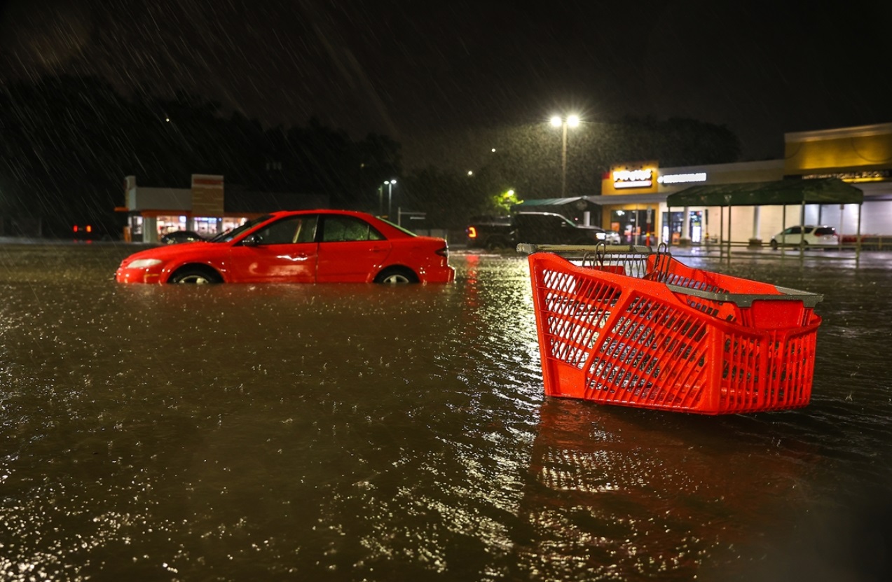 PHOTO Flood Waters Up To A Shopping Cart It's That High In New Jersey