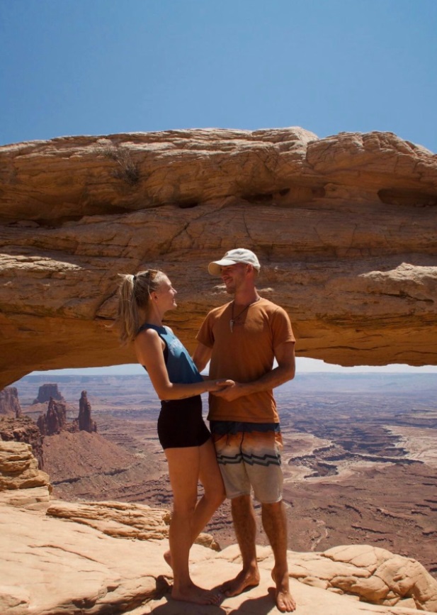 PHOTO Gabby Petito Holding Hands With Her Boyfriend At Scenic Arches National Park