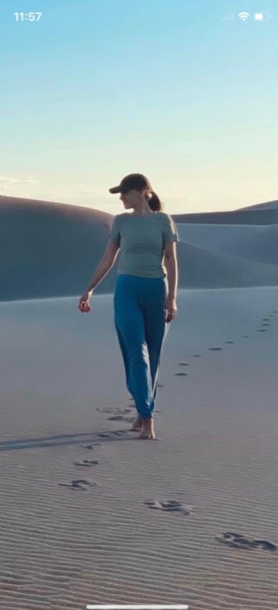 PHOTO Gabby Petito Walking Bare Foot On Sand At Great Sand Dunes National Park In Colorado