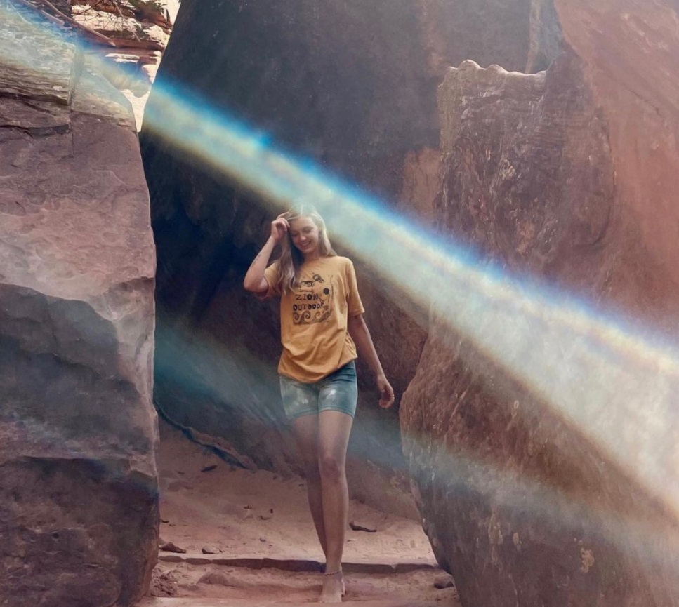 PHOTO Gabby Petito Walking Bare Foot Through Zion National Park As The Sun Shines Through