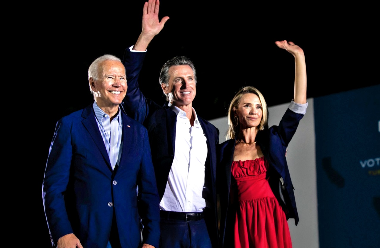 PHOTO Gavin Newsom And His Smoking Wife Standing Next To Joe Biden