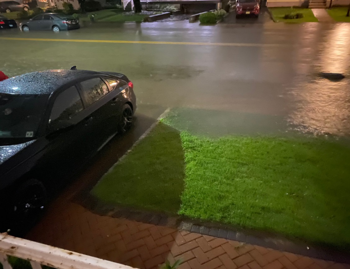 PHOTO House In Rutherford New Jersey Flooded Up To The Pool