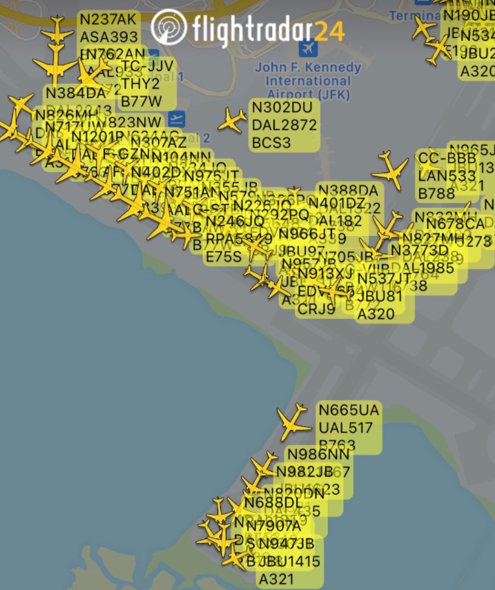 PHOTO Hundreds Of Planes Sitting On Runway Because They Cannot Take Off Due To Heavy Rain At Newark International Airport