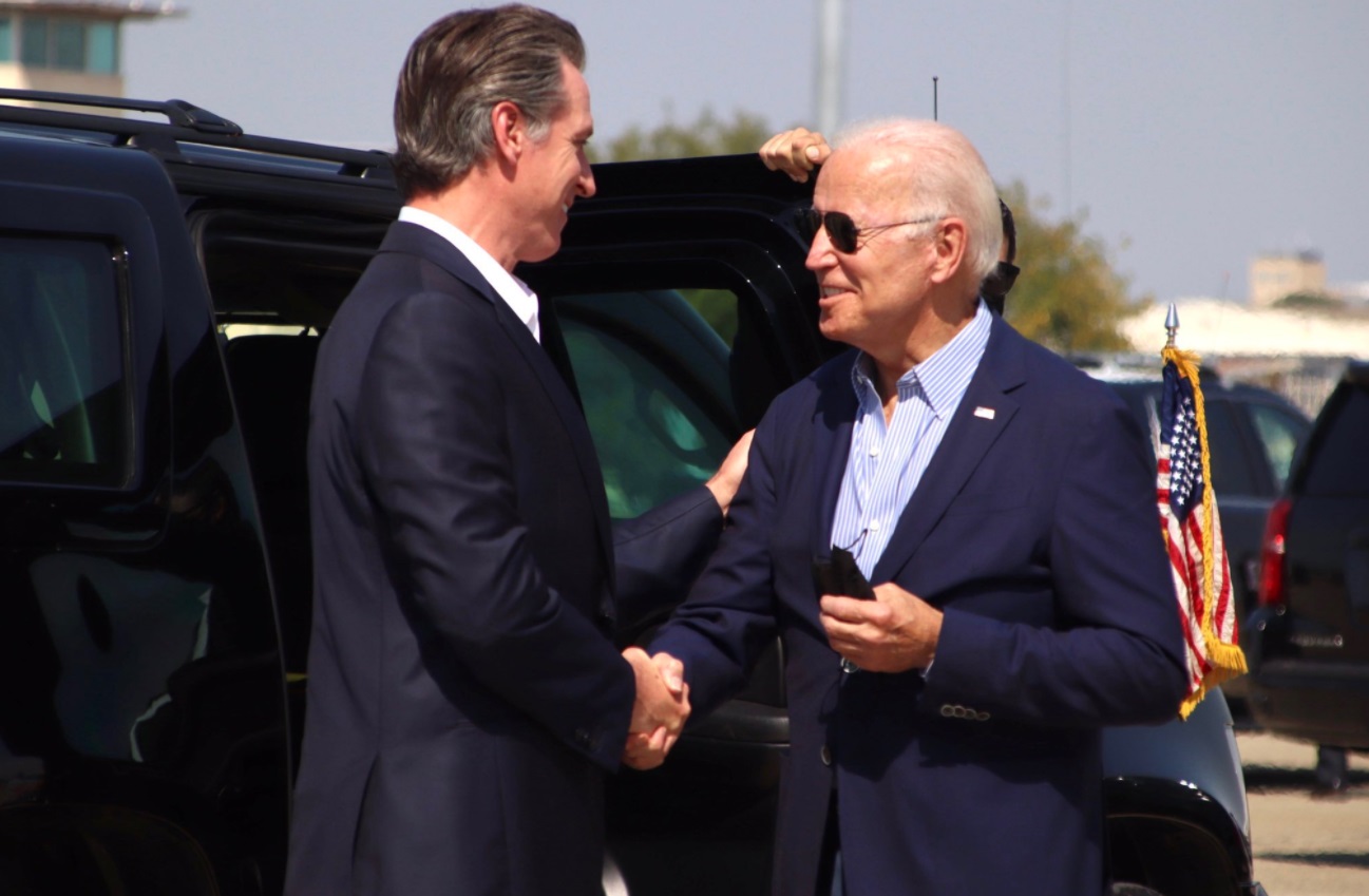PHOTO Joe Biden Shaking Hands With Gavin Newsom Before Recall Election
