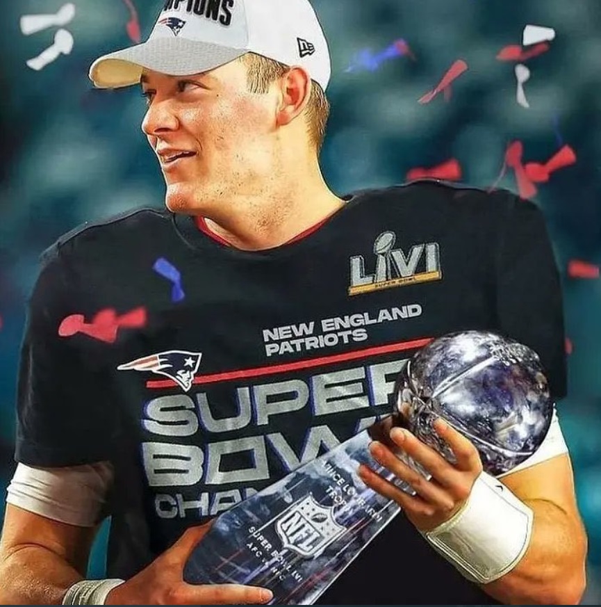 PHOTO Mac Jones Wearing A Patriots Super Bowl Championship Shirt Holding The Vince Lombardi Trophy