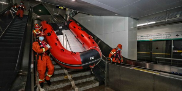 PHOTO Raft Boat Being Dragged Down Stairs Inside New York Subway System