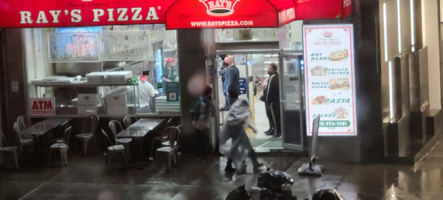 PHOTO Ray's Pizza In NYC Has A Line Out Of The Door Despite Tornado Warning