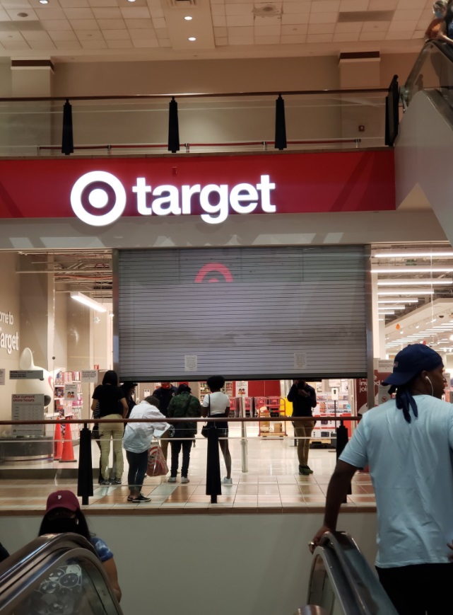 PHOTO Target At Atlantic Terminal In Brooklyn At 445 Albee Square W Brooklyn, NY Is Closed Due To Flooding Inside The Store