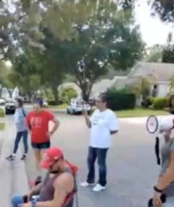 PHOTO Angry Protesters Outside Brian Laundrie's Sisters House