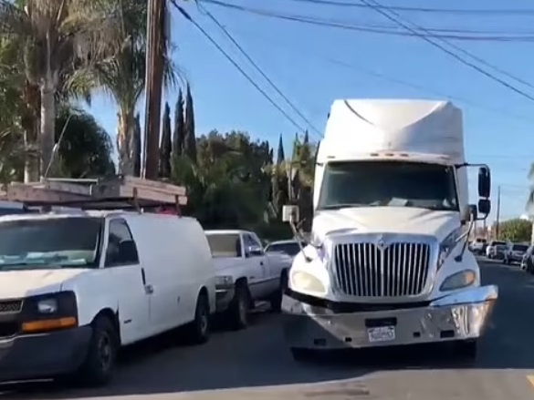 PHOTO Empty Shipping Containers Blocking Traffic And Being Parked In Neighborhoods In Los Angeles And Wilmington California