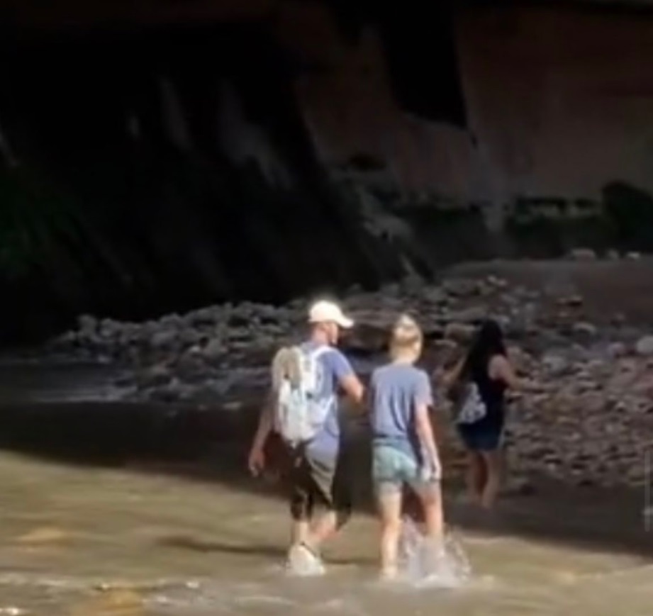 PHOTO Gabby Petito And Brian Laundrie Holding Hands Looking Happy At Zion National On July 18th