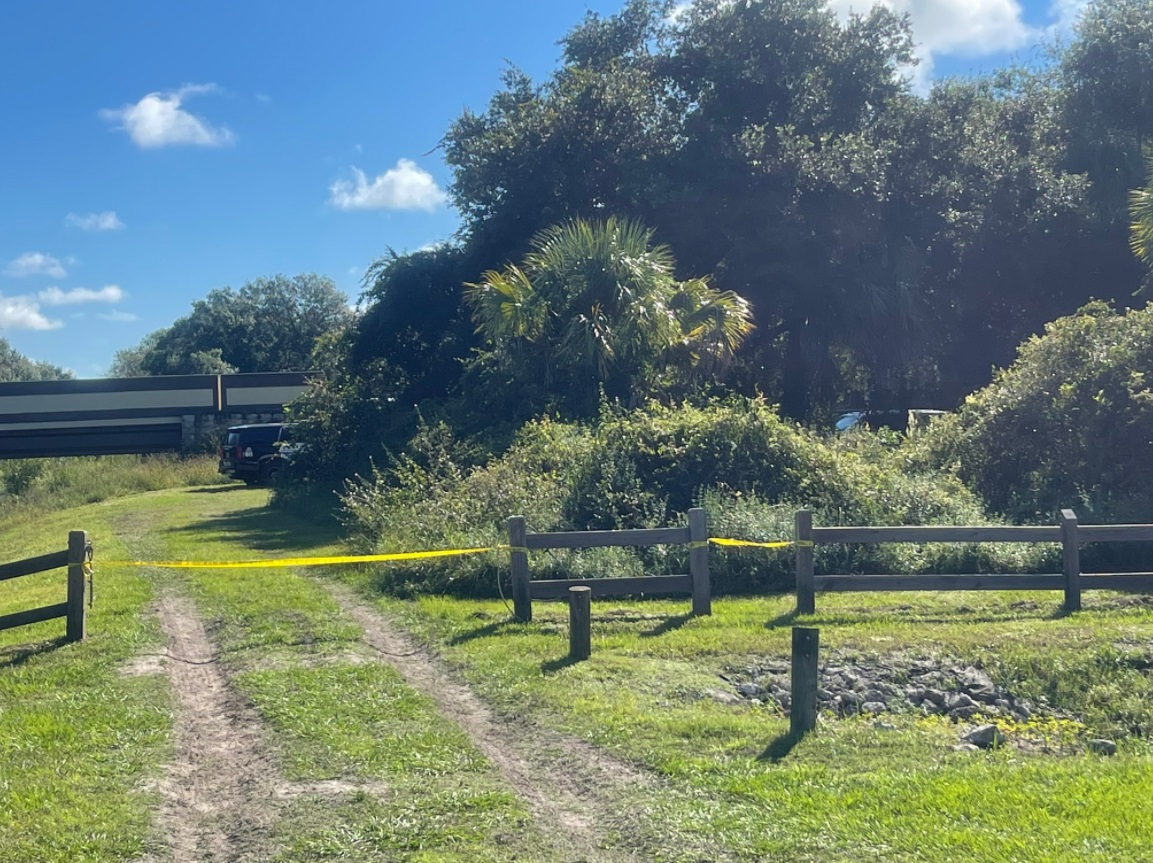 PHOTO Police Put Up Crime Scene Tape At North Port Side Of Carlton Reserve