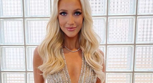 PHOTO Ashley Brewer Thirst Trapping In Sparkly Dress And Wearing Excessive Makeup