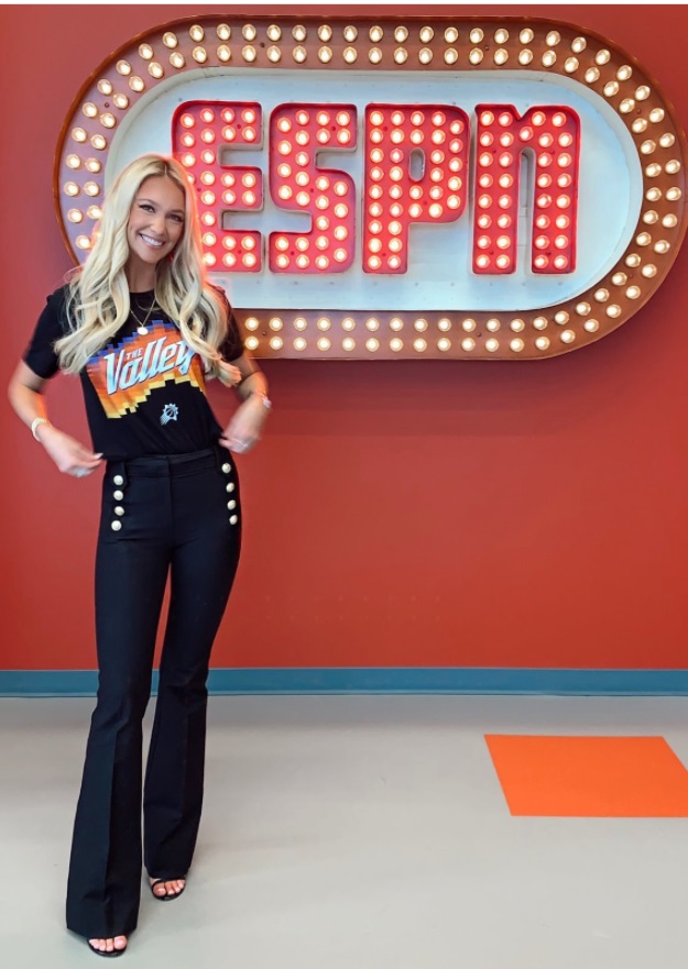 PHOTO Ashley Brewer Wearing A The Valley T-Shirt Because She Native To Arizona And A Suns Fan