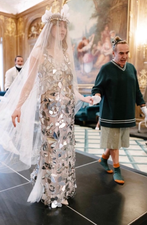 PHOTO Ivy Getty Holding Hands With John Galliano