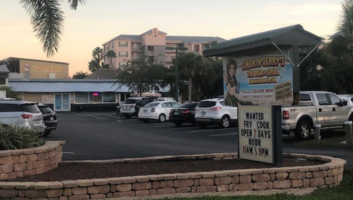 PHOTO Kyle Rittenhouse Went Unrecognized By Locals At Smokin Jerry’s Tiki Hut Bar And Grill In Florida