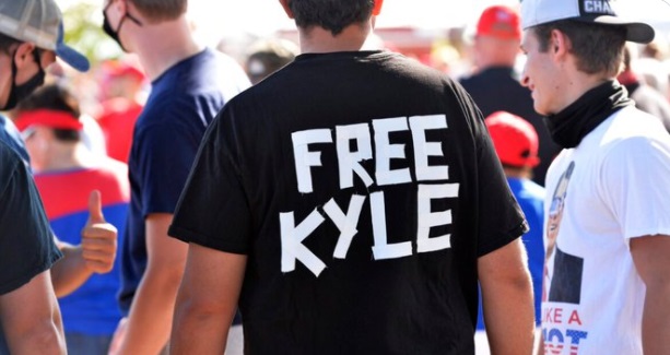 PHOTO Protesters Wearing Free Kyle Rittenhouse T-Shirts Outside Courthouse Of His Trial