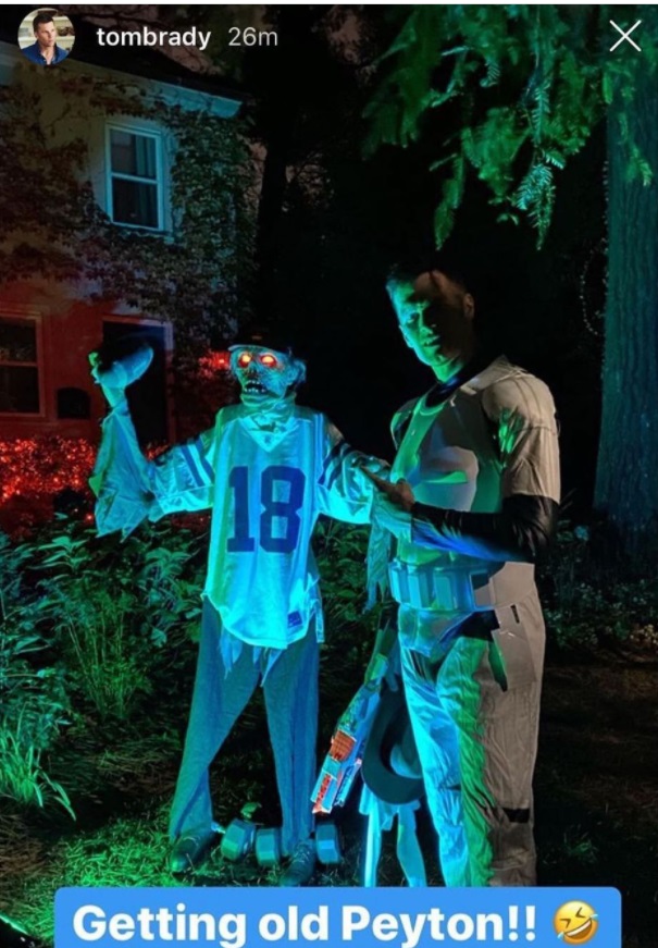 PHOTO Tom Brady Violated Peyton Manning For Halloween