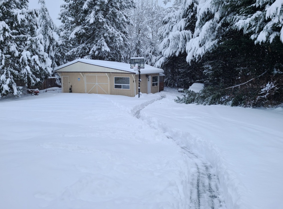 PHOTO 13+ Inches Of Snow Fell At Eastside Port Angeles Near Seattle