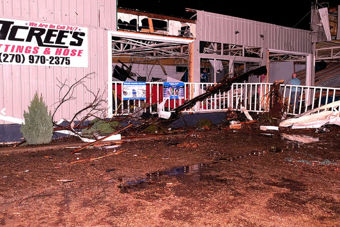 PHOTO 24 Hour Business Supply Stores Roof Damaged From Tornado In Mayfield Kentucky