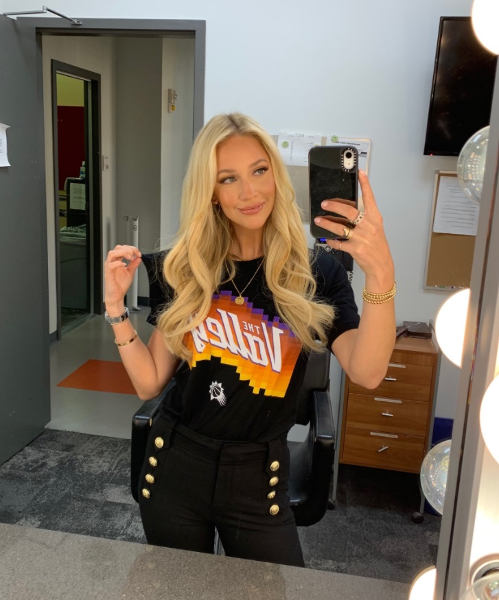 PHOTO Ashley Brewer Wearing All Black Phoenix Suns Gear While In Her ...