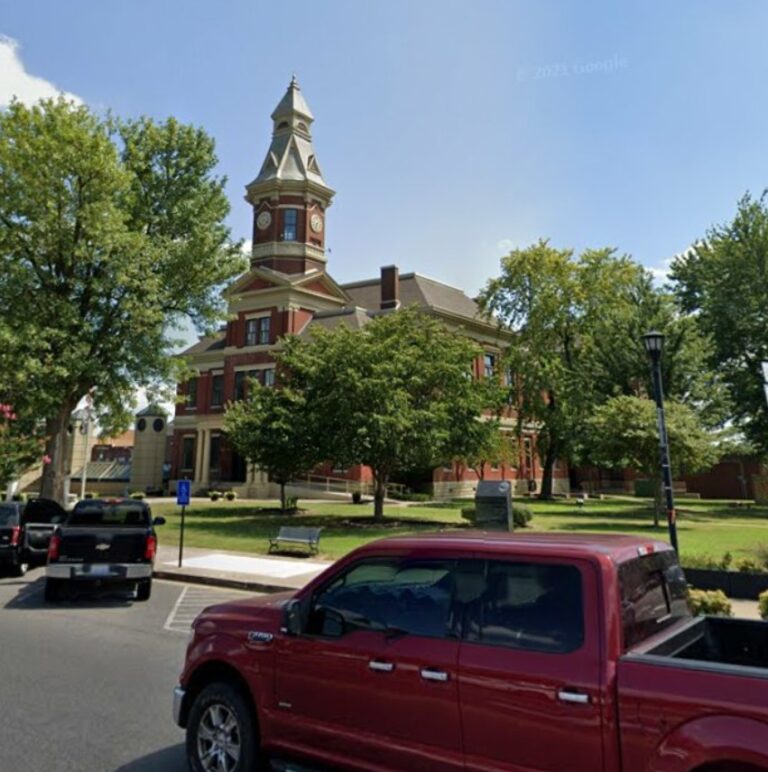 PHOTO Before And After Tornado Of Mayfield Kentucky Square And Courthouse
